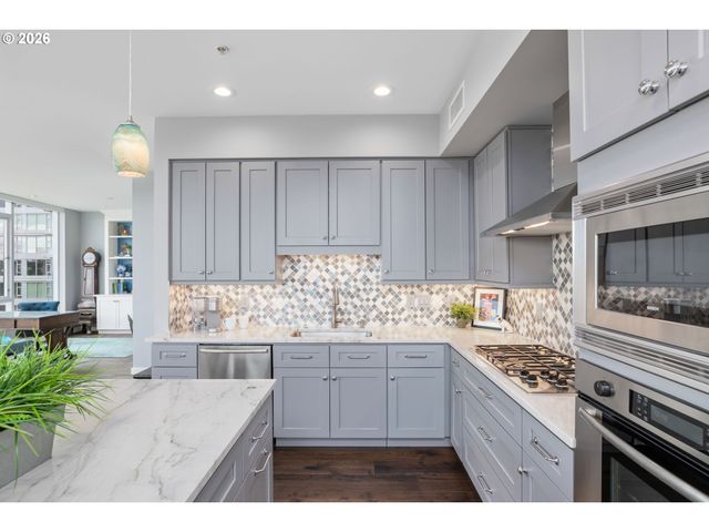 1900 S RIVER Dr 502, Portland, OR 97201