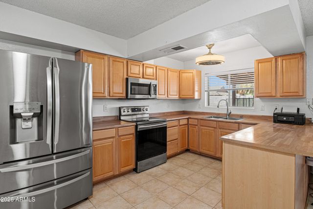 4032 W SAINT JOHN Road, Glendale, AZ 85308