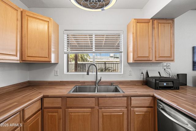 4032 W SAINT JOHN Road, Glendale, AZ 85308