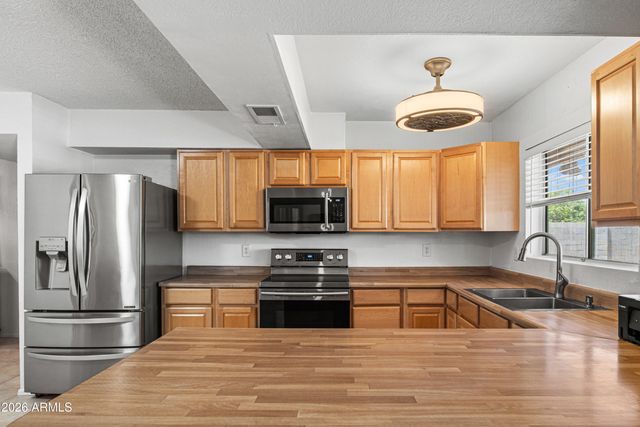 4032 W SAINT JOHN Road, Glendale, AZ 85308