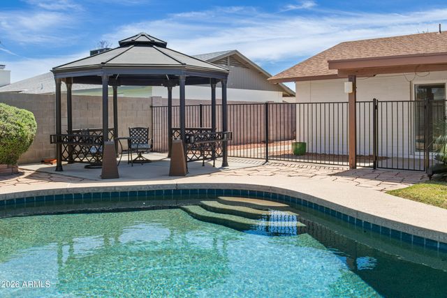 4032 W SAINT JOHN Road, Glendale, AZ 85308