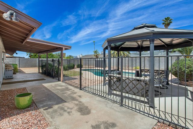 4032 W SAINT JOHN Road, Glendale, AZ 85308
