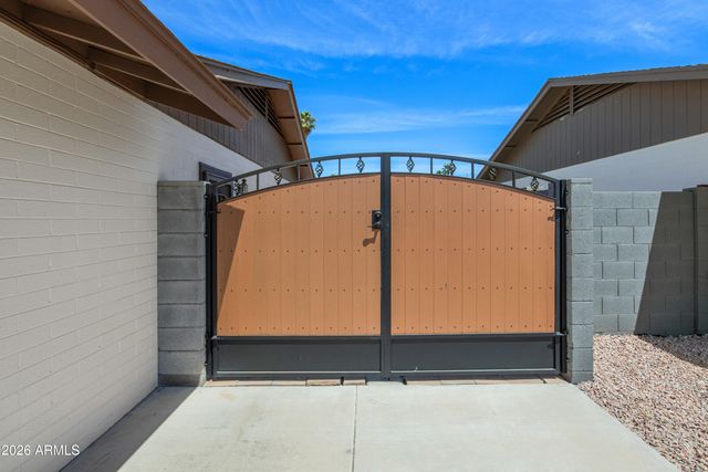 4032 W SAINT JOHN Road, Glendale, AZ 85308