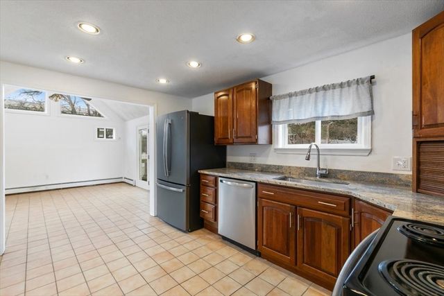 4 Maywood Terrace, Woburn, MA 01801