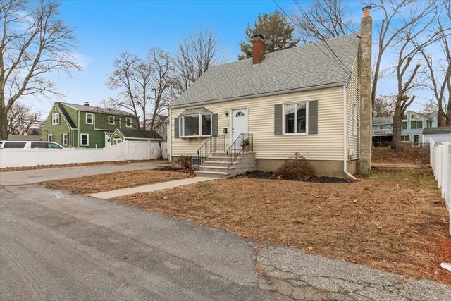 4 Maywood Terrace, Woburn, MA 01801