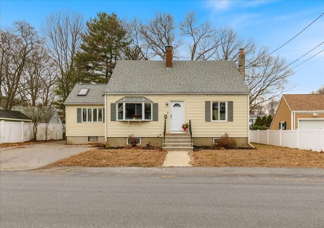 4 Maywood Terrace, Woburn, MA 01801