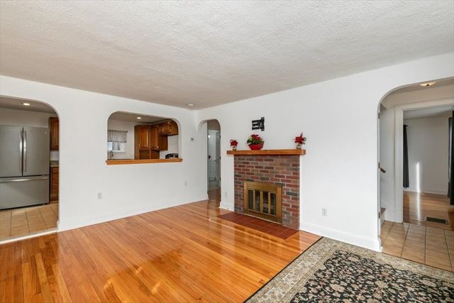 4 Maywood Terrace, Woburn, MA 01801