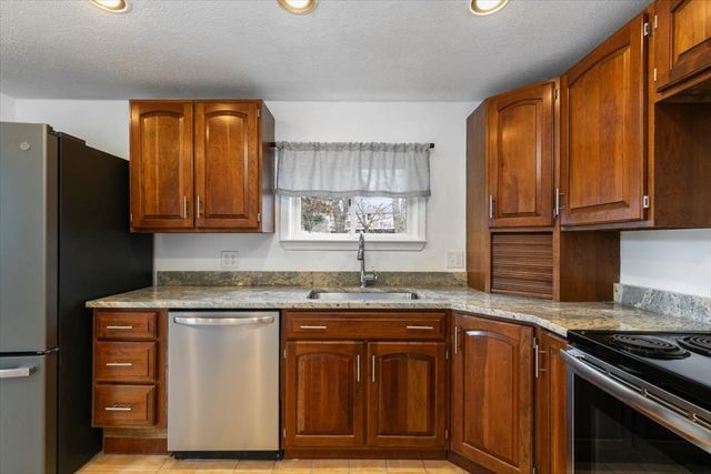 4 Maywood Terrace, Woburn, MA 01801