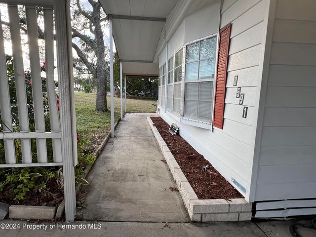 8591 Highpoint Boulevard, Brooksville, FL 34613