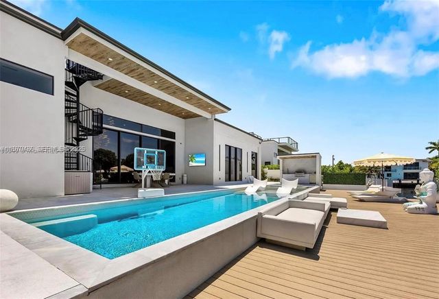 2225 NE 19th Street, Fort Lauderdale, FL 33305