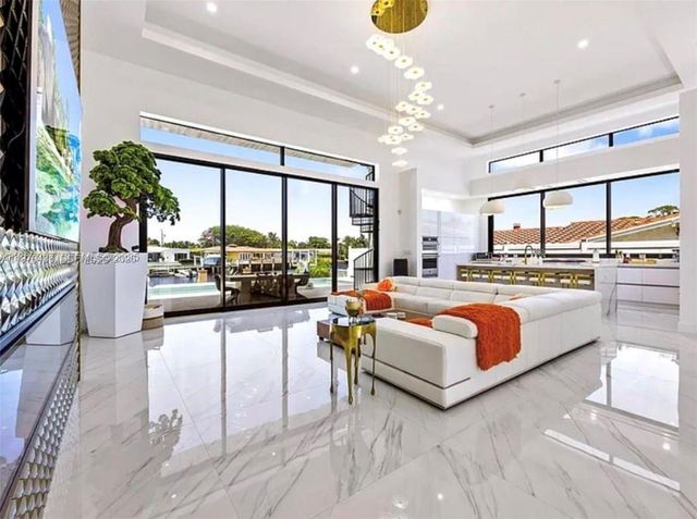 2225 NE 19th Street, Fort Lauderdale, FL 33305