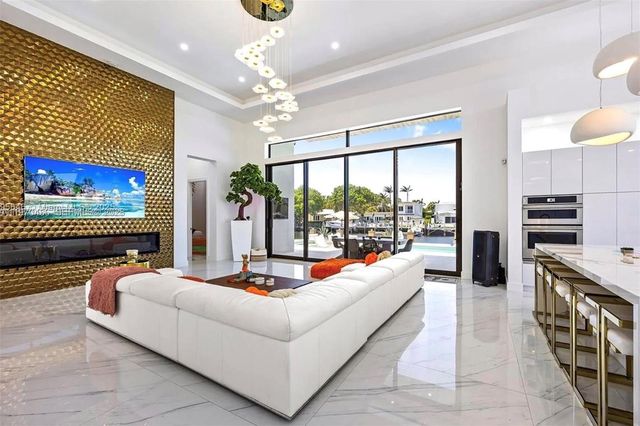 2225 NE 19th Street, Fort Lauderdale, FL 33305