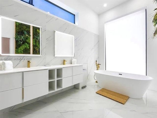 2225 NE 19th Street, Fort Lauderdale, FL 33305