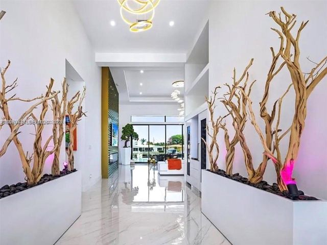 2225 NE 19th Street, Fort Lauderdale, FL 33305