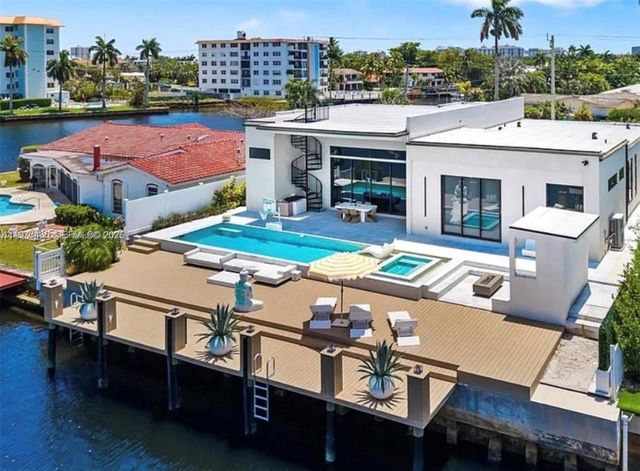 2225 NE 19th Street, Fort Lauderdale, FL 33305