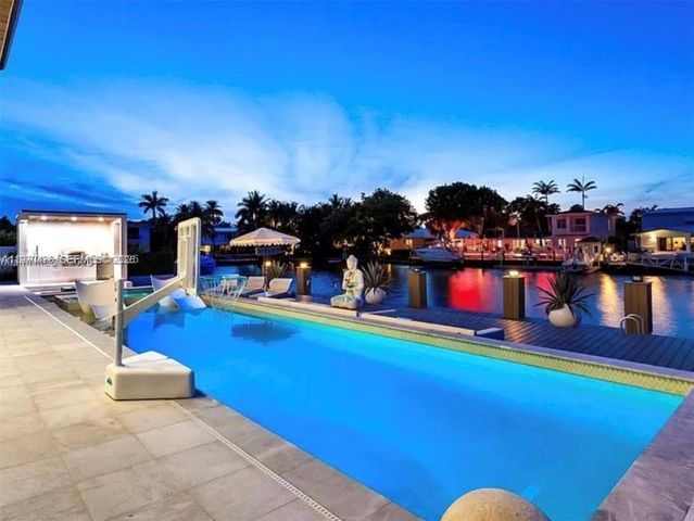 2225 NE 19th Street, Fort Lauderdale, FL 33305