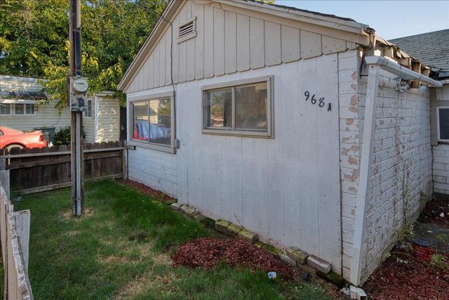 968 Virginia Ave, Olivehurst, CA 95961