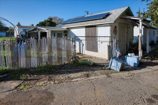 968 Virginia Ave, Olivehurst, CA 95961