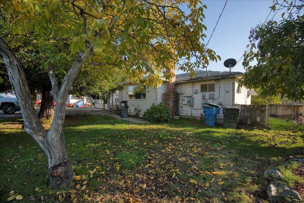 968 Virginia Ave, Olivehurst, CA 95961