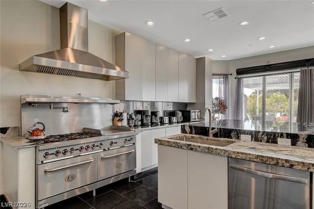 395 East Wigwam Avenue, Las Vegas, NV 89123