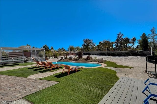 395 East Wigwam Avenue, Las Vegas, NV 89123