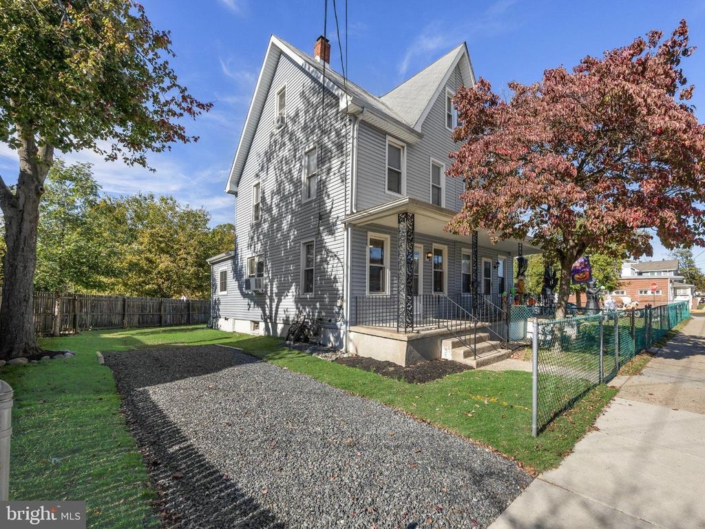 105 E WASHINGTON ST, RIVERSIDE, NJ 08075 — exterior