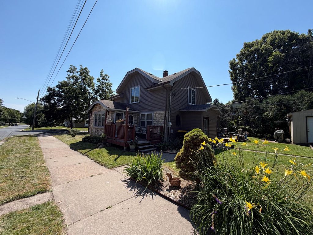 158 Moreland Avenue E, West Saint Paul, MN 55118