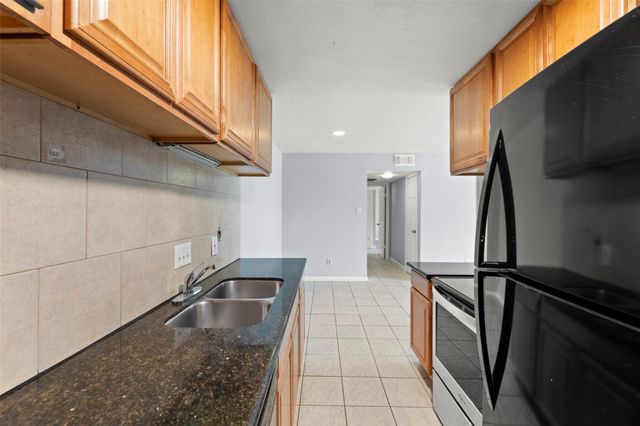 2100 Wilcrest Drive 141, Houston, TX 77042