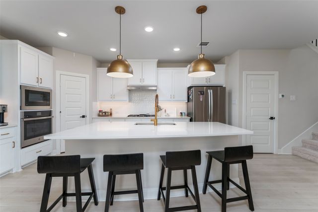 905 Carnation Drive, Crowley, TX 76036