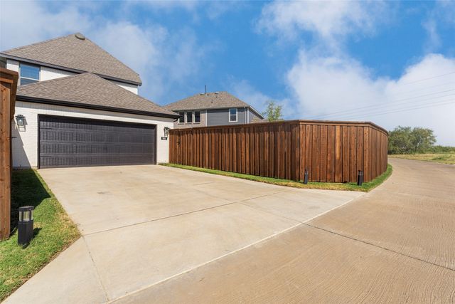 905 Carnation Drive, Crowley, TX 76036