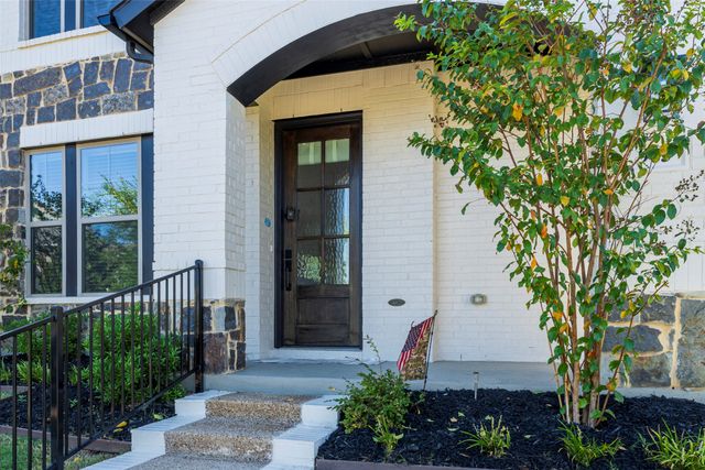 905 Carnation Drive, Crowley, TX 76036