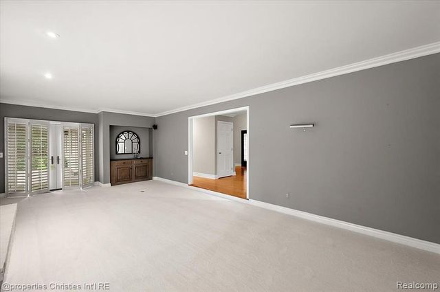 5640 Kolly Road, Bloomfield Hills, MI 48301
