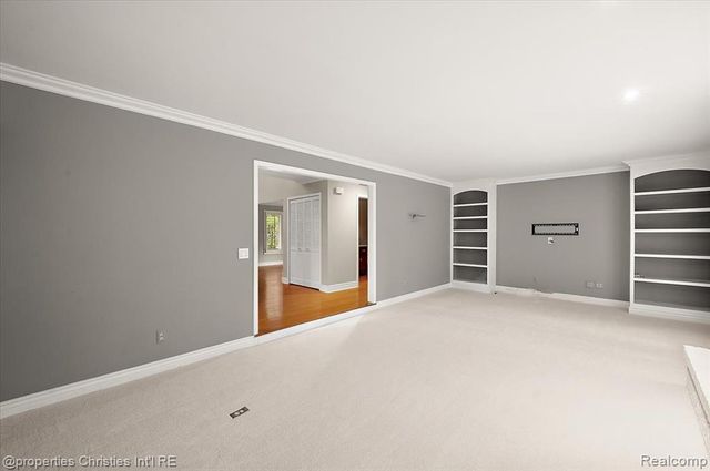 5640 Kolly Road, Bloomfield Hills, MI 48301