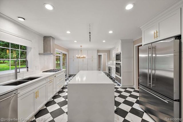 5640 Kolly Road, Bloomfield Hills, MI 48301