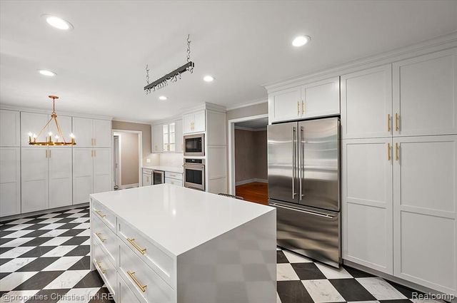 5640 Kolly Road, Bloomfield Hills, MI 48301