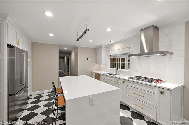 5640 Kolly Road, Bloomfield Hills, MI 48301
