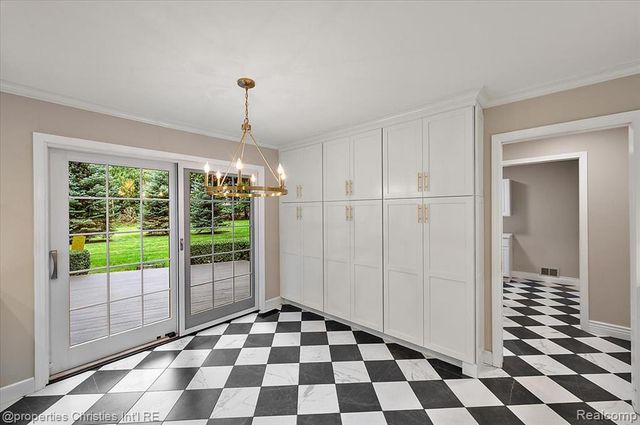 5640 Kolly Road, Bloomfield Hills, MI 48301