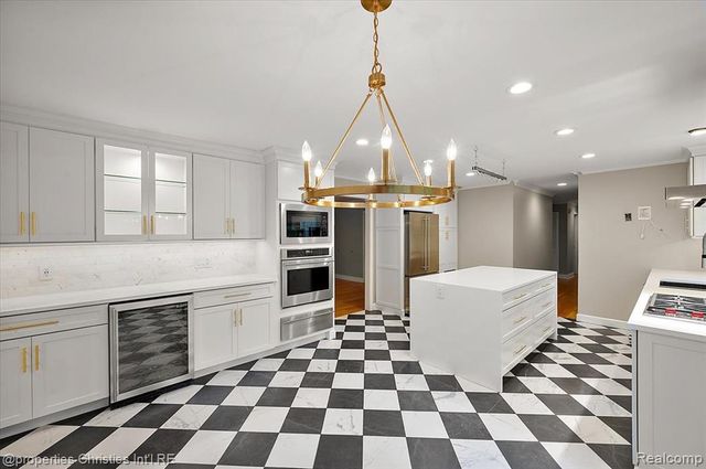 5640 Kolly Road, Bloomfield Hills, MI 48301