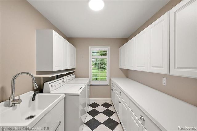 5640 Kolly Road, Bloomfield Hills, MI 48301