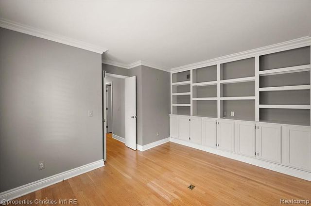5640 Kolly Road, Bloomfield Hills, MI 48301