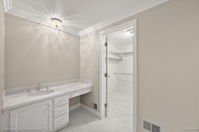 5640 Kolly Road, Bloomfield Hills, MI 48301
