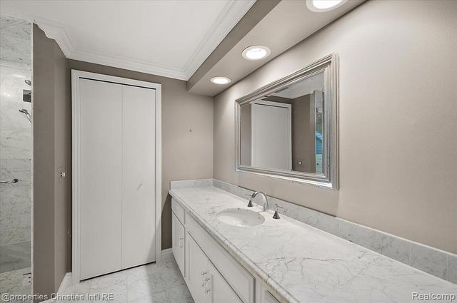 5640 Kolly Road, Bloomfield Hills, MI 48301