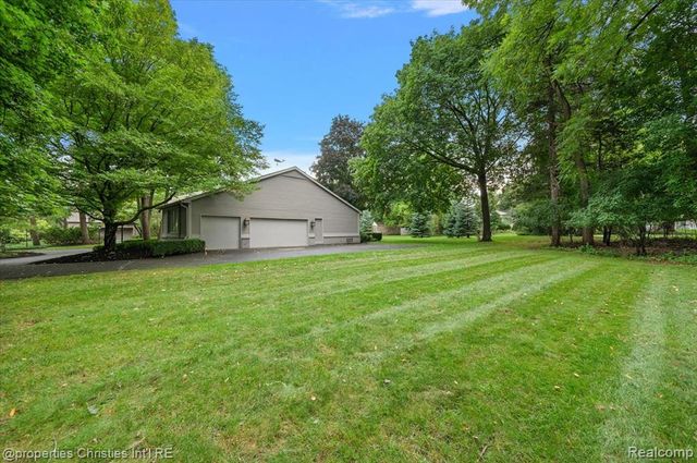 5640 Kolly Road, Bloomfield Hills, MI 48301