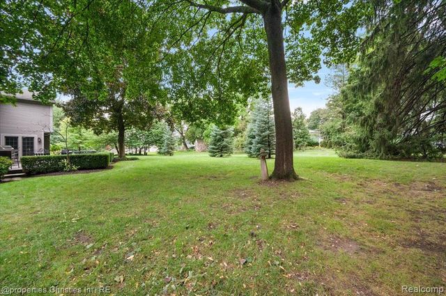 5640 Kolly Road, Bloomfield Hills, MI 48301