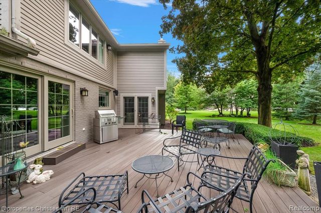 5640 Kolly Road, Bloomfield Hills, MI 48301