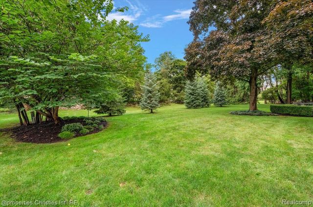 5640 Kolly Road, Bloomfield Hills, MI 48301