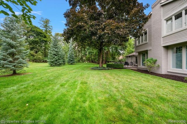 5640 Kolly Road, Bloomfield Hills, MI 48301