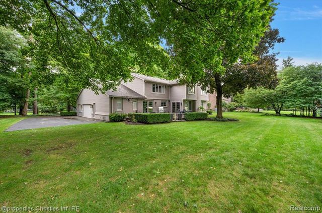 5640 Kolly Road, Bloomfield Hills, MI 48301