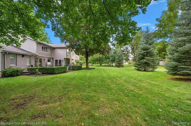 5640 Kolly Road, Bloomfield Hills, MI 48301
