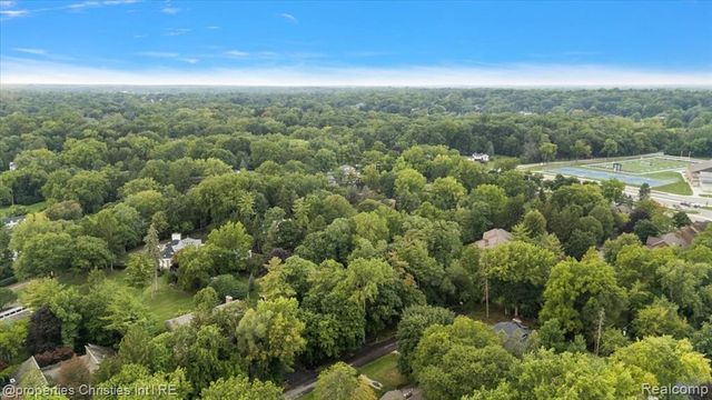 5640 Kolly Road, Bloomfield Hills, MI 48301